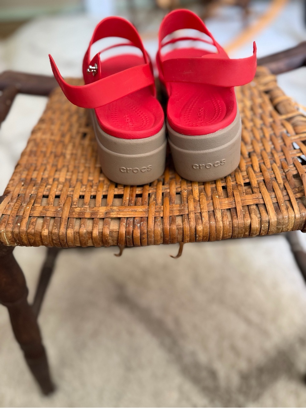 Crocs Women’s Size 6 Red Platform Sandal - Picture 10 of 11